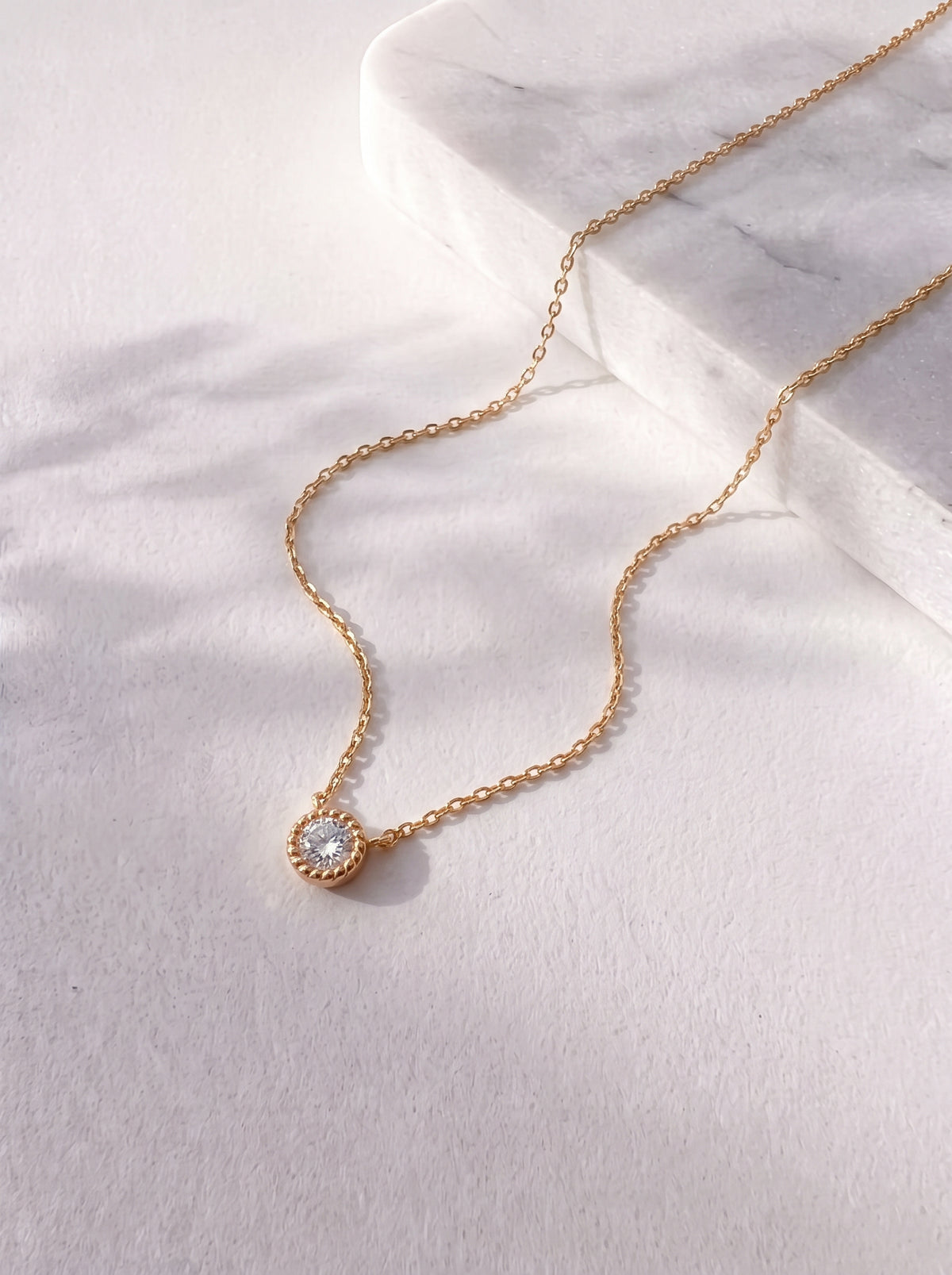 TWIST NECKLACE